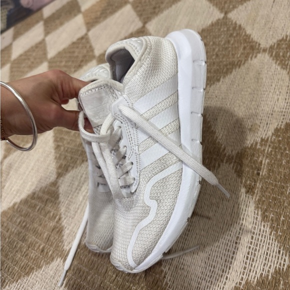 Adidas Swift Run Sneakers slip on white lace up Running Shoes workout - Picture 8 of 10
